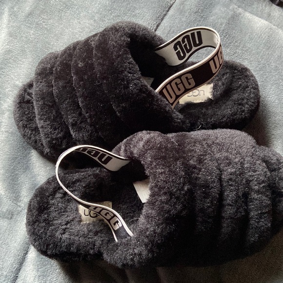 UGG slippers all black and fuzzy - Picture 1 of 2